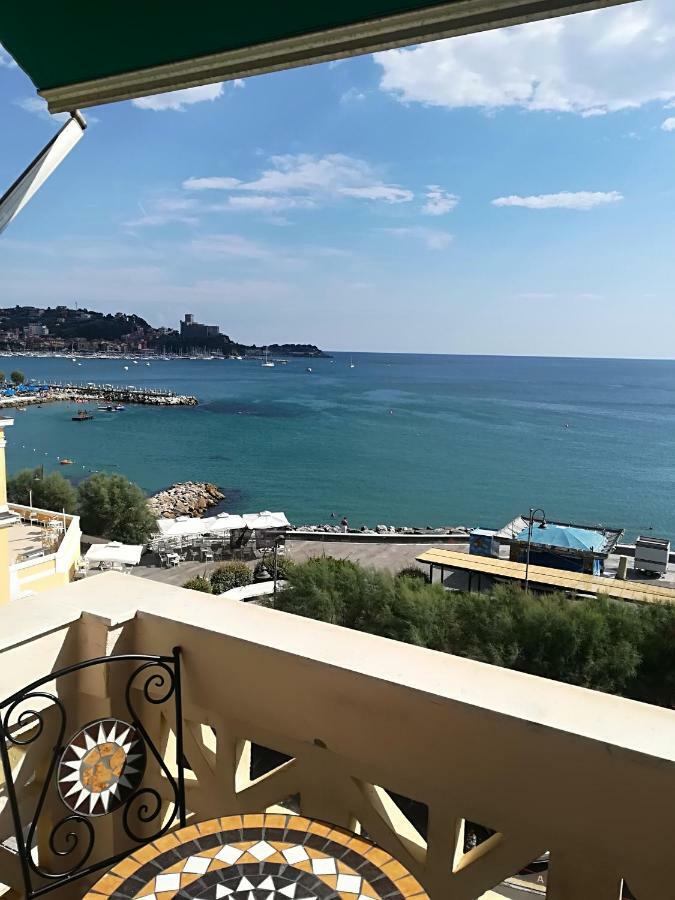 Il Faro Dei Poeti Apartment Lerici Luaran gambar