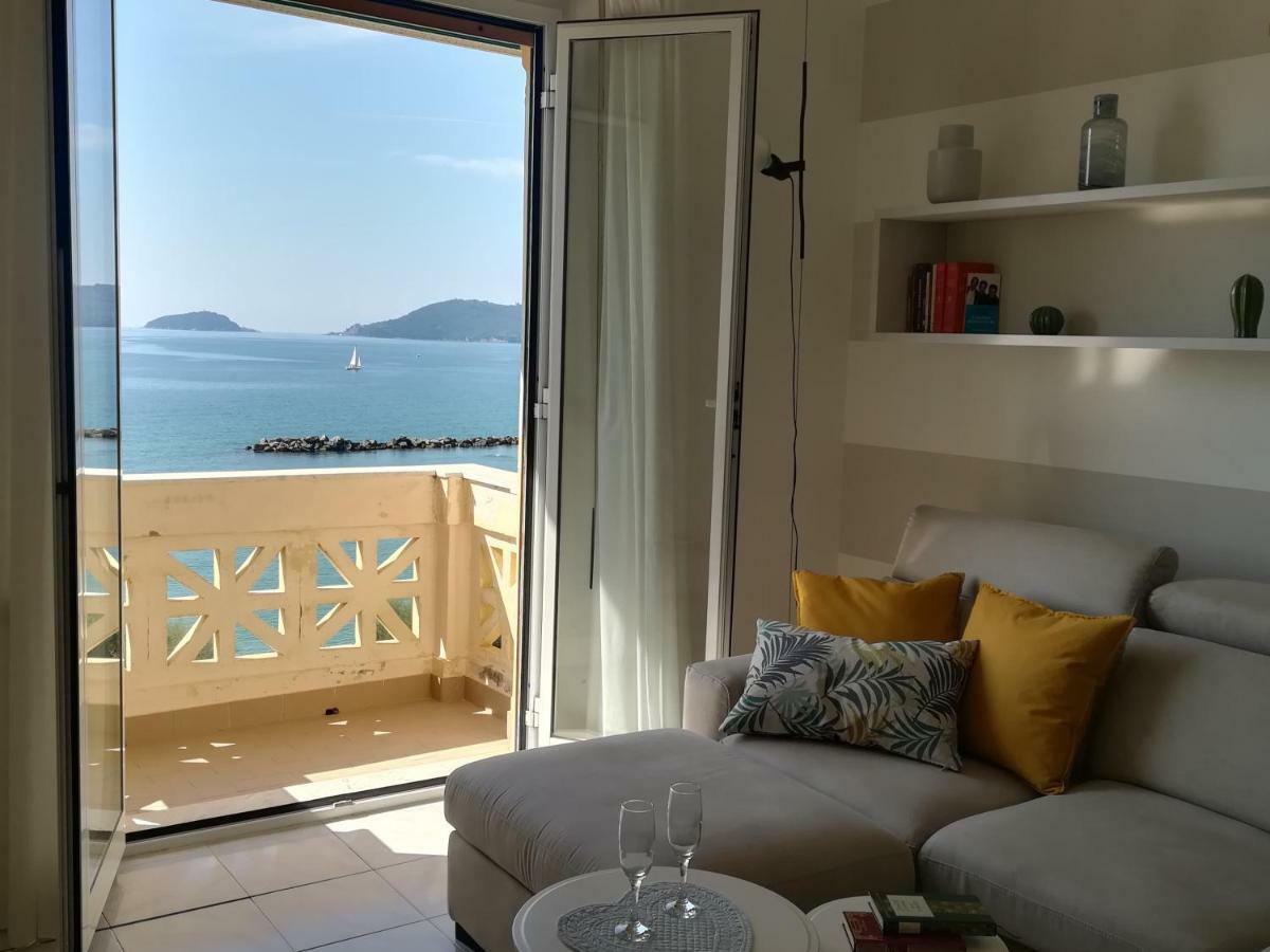Il Faro Dei Poeti Apartment Lerici Luaran gambar