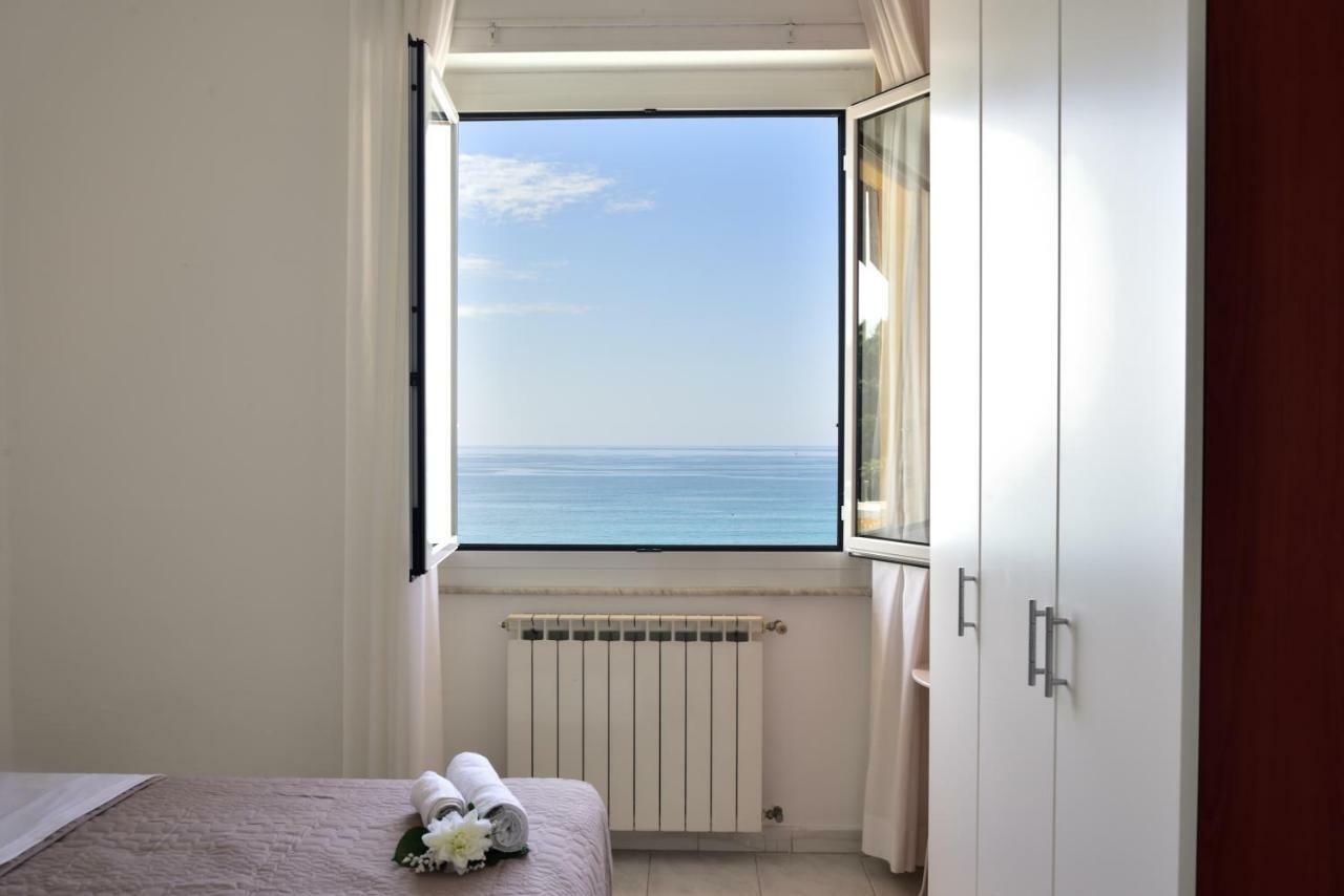 Il Faro Dei Poeti Apartment Lerici Luaran gambar