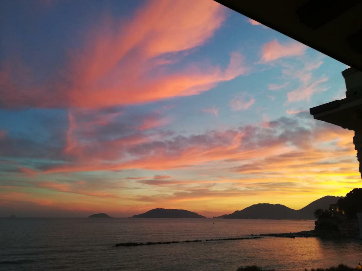 Il Faro Dei Poeti Apartment Lerici Luaran gambar